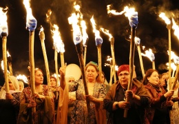 Devrimi bekleme, devrimin içindeyiz