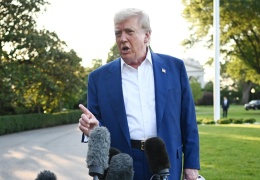 Trump ikisini de azarladı