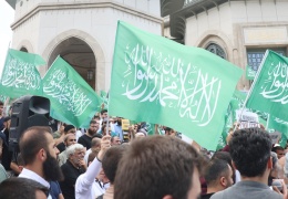 DAİŞ bayraklarıyla saldırdılar