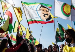 Barış karşıtları mevzi kaybediyor