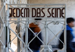 Eski Nazi kampı anıtına ‘kefiye’ yasağı