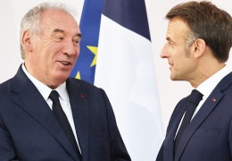 Bayrou hükümeti çöküyor