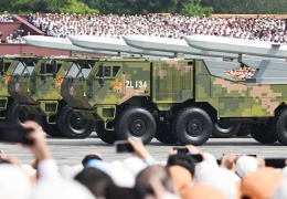 Şi’den modern silahlı gövde gösterisi