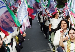 Gençler ‘Özgürlük ve Demokrasi’ için yürüyor