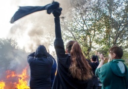 Rejim karşısında kadının direnişçiliği