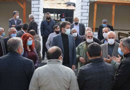 Dükkanları yanan esnafı ziyaret