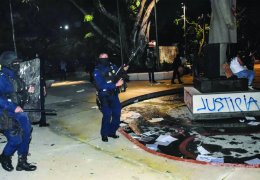 Meksika polisi ateş açtı
