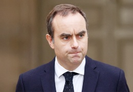 Macron’un beşinci başbakanı istifa etti