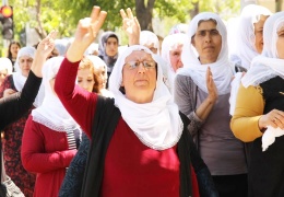 Apocu başkasının değil, kendi resmine bakar