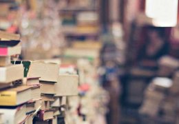 Kriz önce kitabı vurdu