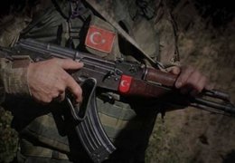 Korucular üç kişiyi vurdu