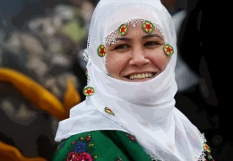 Kadının kültürü; gözden uzak kalpten yakın