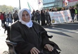 82 yaşında yürüyüşte