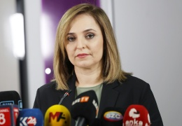 AKP belirsizliği bitirsin