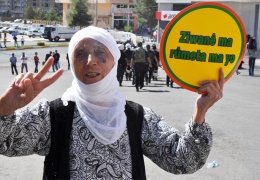 Devlet önce Kürtçe ile barışmalı