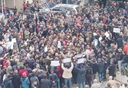 Federalizm talebiyle sokağa çıktılar