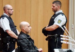 Kelepçe-pranga yetmedi, Veysel'i kayışla bağladılar