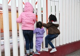 Göçmenler ve çocuklar hedefte