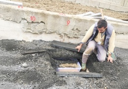 10 numaralı mezarın izinde