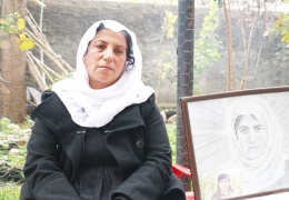 ‘Annemin mücadelesinin arkasındayız’