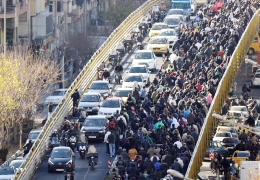 Ekonomi çöktü, halk sokağa döküldü