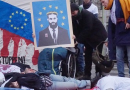 Savaş suçlusuna kırmızı halı sermeyin