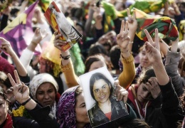 Karanlık kader değildir!