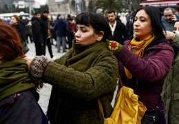 Kürt kadınının saçları nişanedir