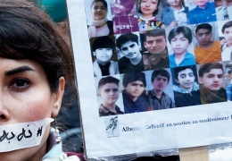 Cenazeler rehin tutuluyor