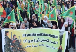 Kadınlar Rojava Devrimi’ni savunuyor