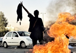 İran'a müdahale ve muhalefet!