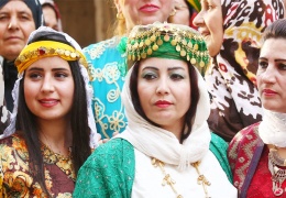 Newroz’un renkli sembolleri: Kiras û fistan