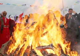 Newroz ateşinin etrafında buluşalım
