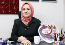 Kadın eliyle can bulan çini sanatı