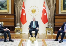 Rutte Ankara'ya, Fidan Londra'ya