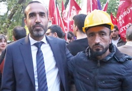 Bariyerleri beraber yıktılar
