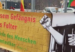 Kelepçeye 'Kürtler duygusal' kılıfı