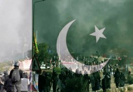 Pakistan'da istifa mitingi