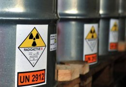 İran uranyum zenginleştirmeye başladı