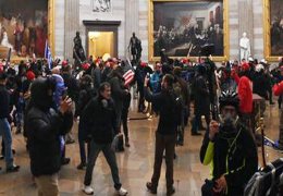 Kongre binası basıldı Washington’da sokağa çıkma yasağı