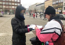 Berlin’de imza standı