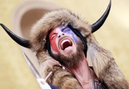 Ayı postlu ve boynuzlu kişi gözaltında