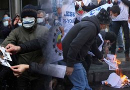 Kamu emekçileri bordrolarını yaktı