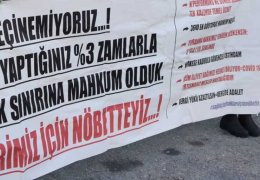 Sağlıkçılar talepleri için nöbette