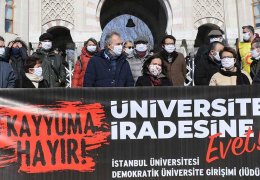 Kayyum rektöre akademisyen protestosu