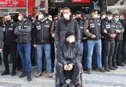 Polis terörüne rağmen