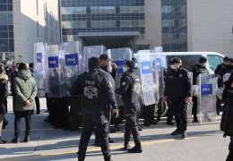 Polis sağlıkçılara saldırdı