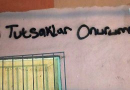 Gençlerden açlık grevi yazılaması