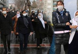 SALDIRI ALTINDA YÜRÜYÜŞ