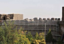 Kayyum faturayı el konulan belediyeye kesti